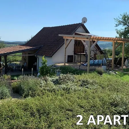 アパート Pecsely Apartman