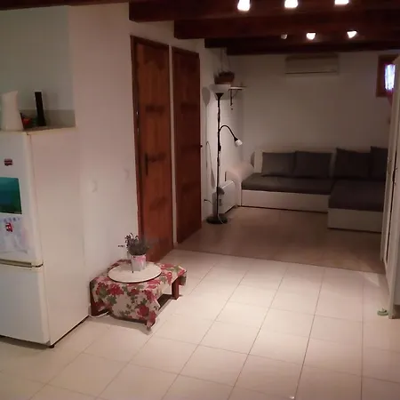 アパート Pecsely Apartman