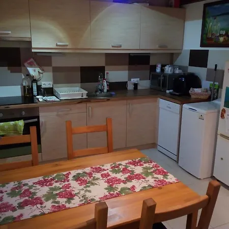 Pecsely Apartman * Pécsely