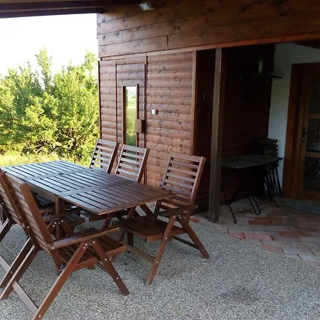 アパート Pecsely Apartman