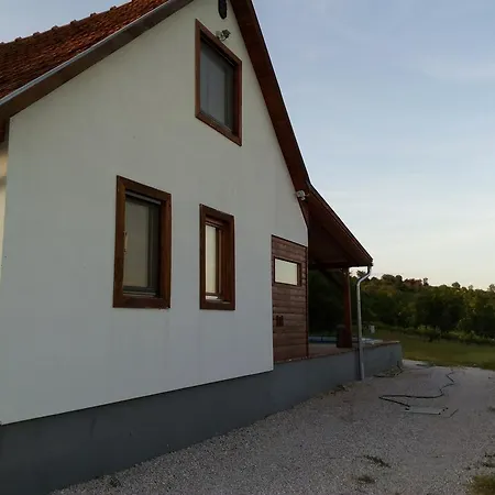 Pecsely Apartman Διαμέρισμα