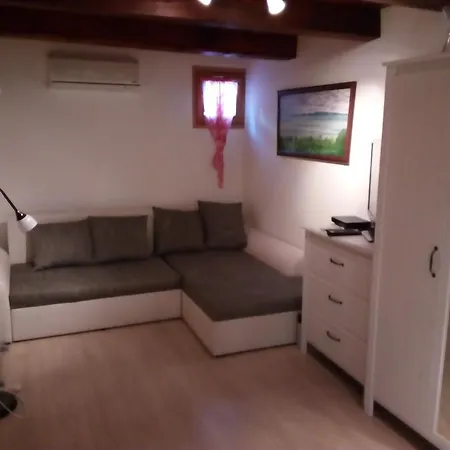 Pecsely Apartman Apartament Pécsely