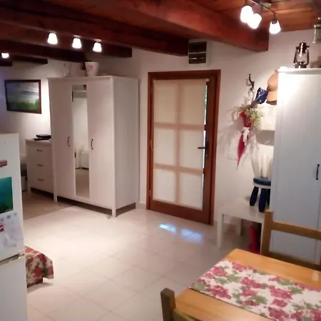 Pecsely Apartman アパート Pécsely