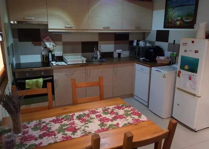 Pecsely Apartman * Pecsely